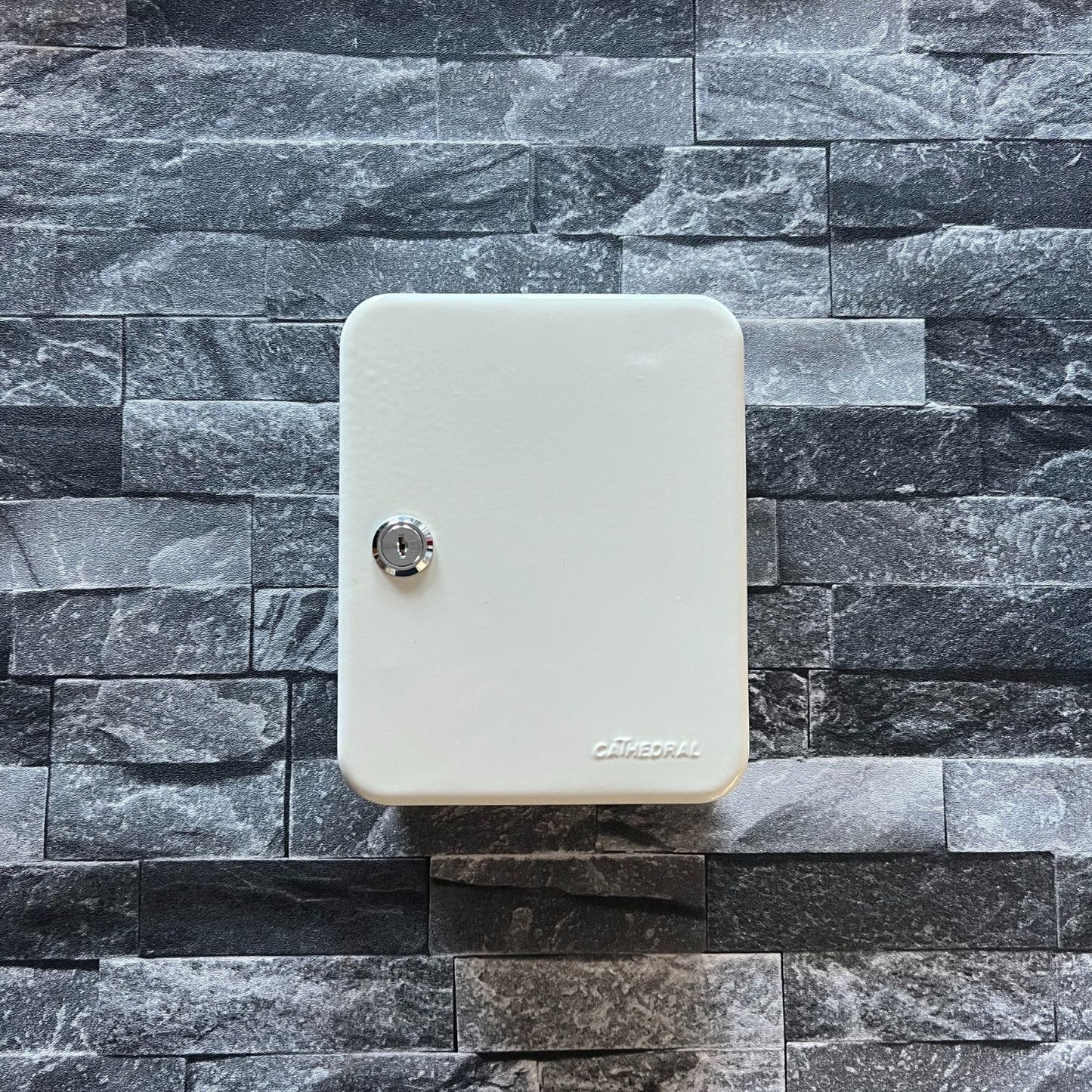 Lockable Wall Mounted Key Cabinet - 20 Key Capacity